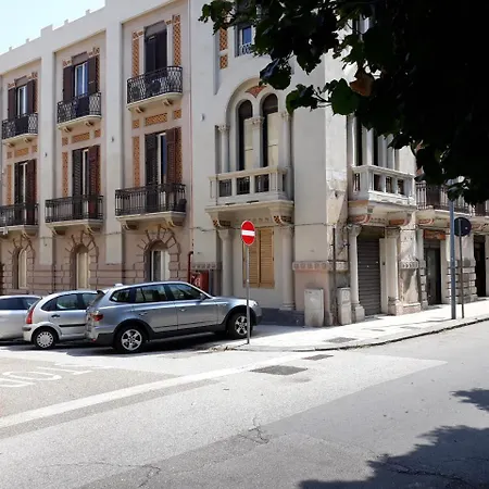 Πανσιόν Messina41 Μεσίνα